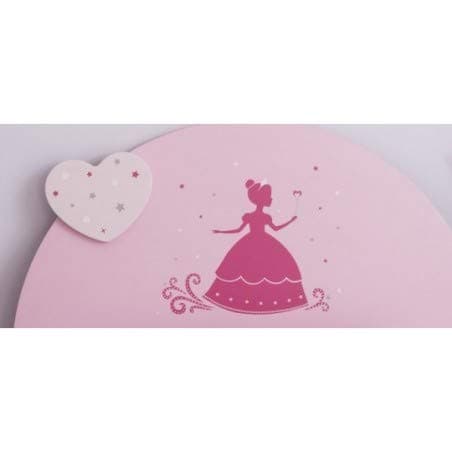 Cama rosa para chica con adorable decoración de princesa