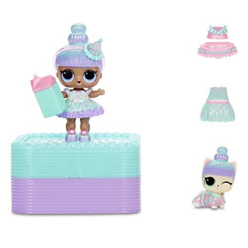 Miss Muñeca Partay y su mascota Fizzy empaquetando la caja sorpresa DEluxe