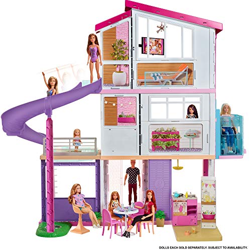 La casa de ensueño de la muñeca Barbie súper grande con piscina y tobogán y garaje para el descapotable