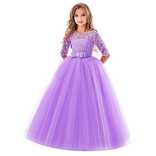 Largo vestido de princesa púrpura con bordados.