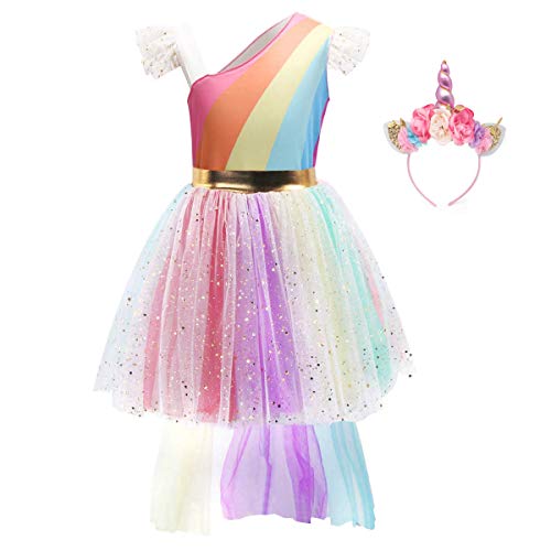 Bonito escote para este vestido de unicornio arco iris con lentejuelas y flores y su top asimétrico.